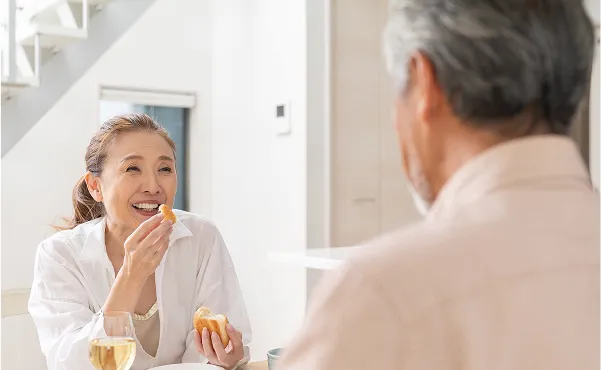 イメージ：年齢を重ねても自分の歯で食べられる